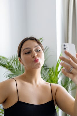 Hannah, 27