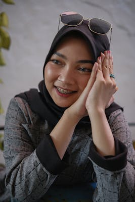 Laura, 24