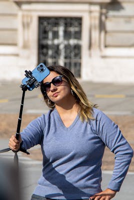 Emma, 25