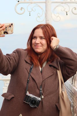 Anna, 26