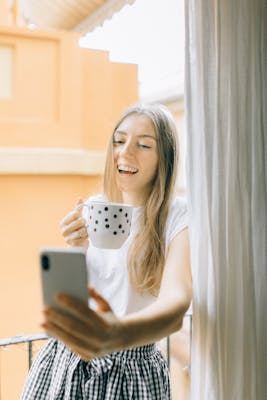 Anna, 26