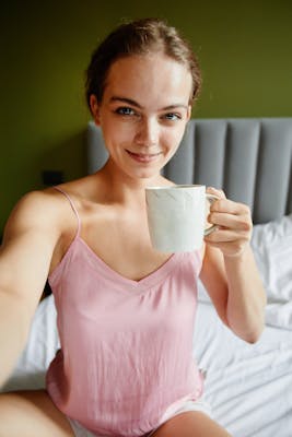 Laura, 24